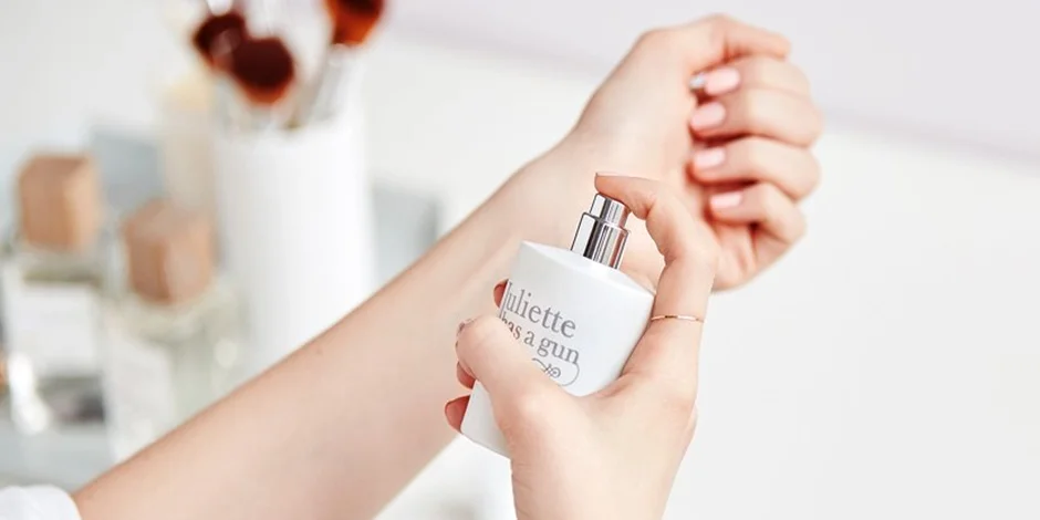 چگونه عطرهای مناسب هر فصل را انتخاب کنیم؟ (نکات+ معرفی مدل عطرهای مناسب فصول گرم و سرد)
